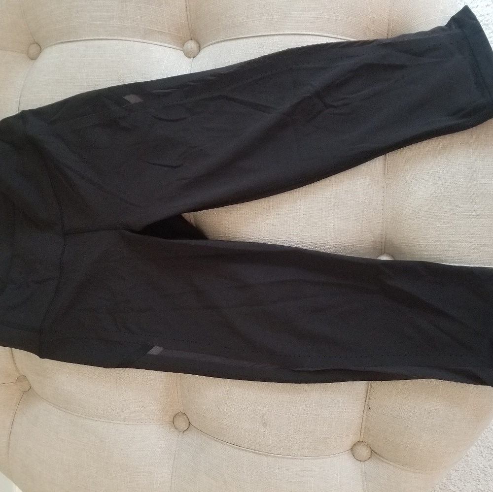 Lululemon black crop